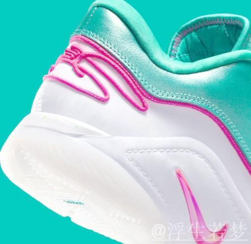 圣诞赛场风云再现！Lebron23圣诞特别配色官图曝光，月底发售